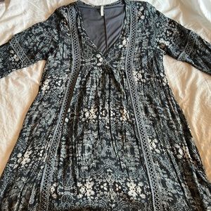 Sage 1X blue eyelet trimmed dress
A